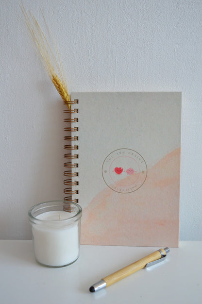 ideal como diario personal, cuaderno de gratitud, bullet journal o espacio creativo para dibujar y expresar emociones.